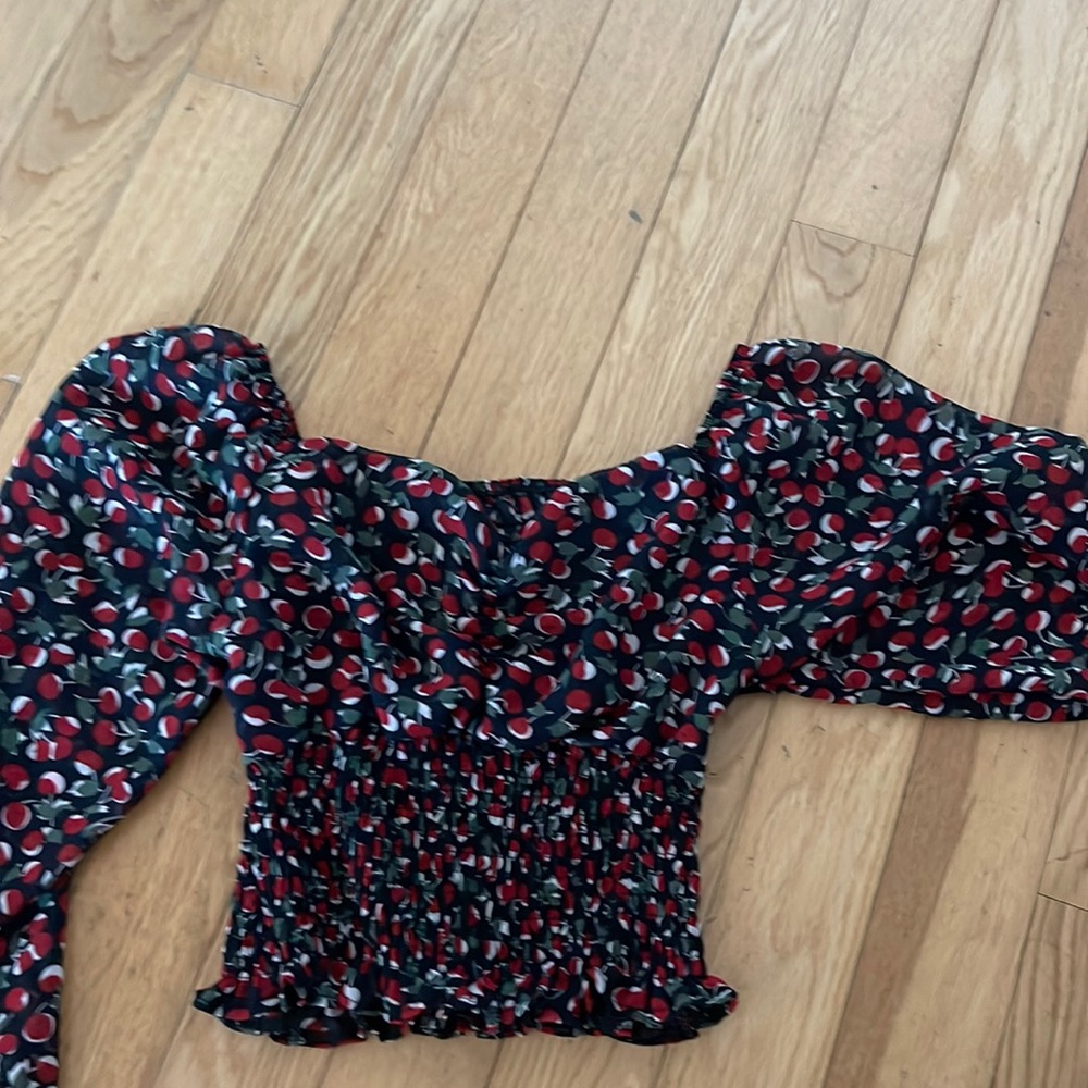 NEVER WORN CHERRY LONG SLEEVE